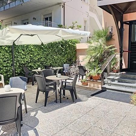Hotel Iride Suite & Breakfast- Ideale Per Famiglie E Coppie Riccione Exterior foto