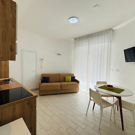 Hotel Iride Suite & Breakfast- Ideale Per Famiglie E Coppie Riccione Exterior foto