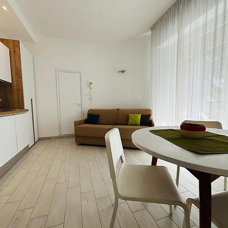 Hotel Iride Suite & Breakfast- Ideale Per Famiglie E Coppie Riccione Exterior foto