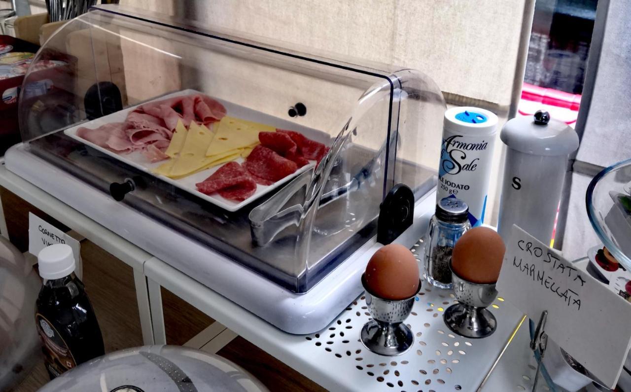 Hotel Iride Suite & Breakfast- Ideale Per Famiglie E Coppie Riccione Exterior foto