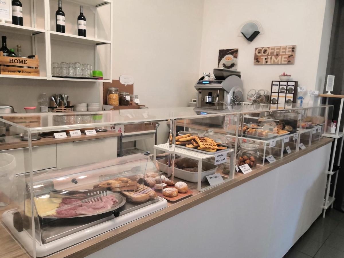 Hotel Iride Suite & Breakfast- Ideale Per Famiglie E Coppie Riccione Exterior foto