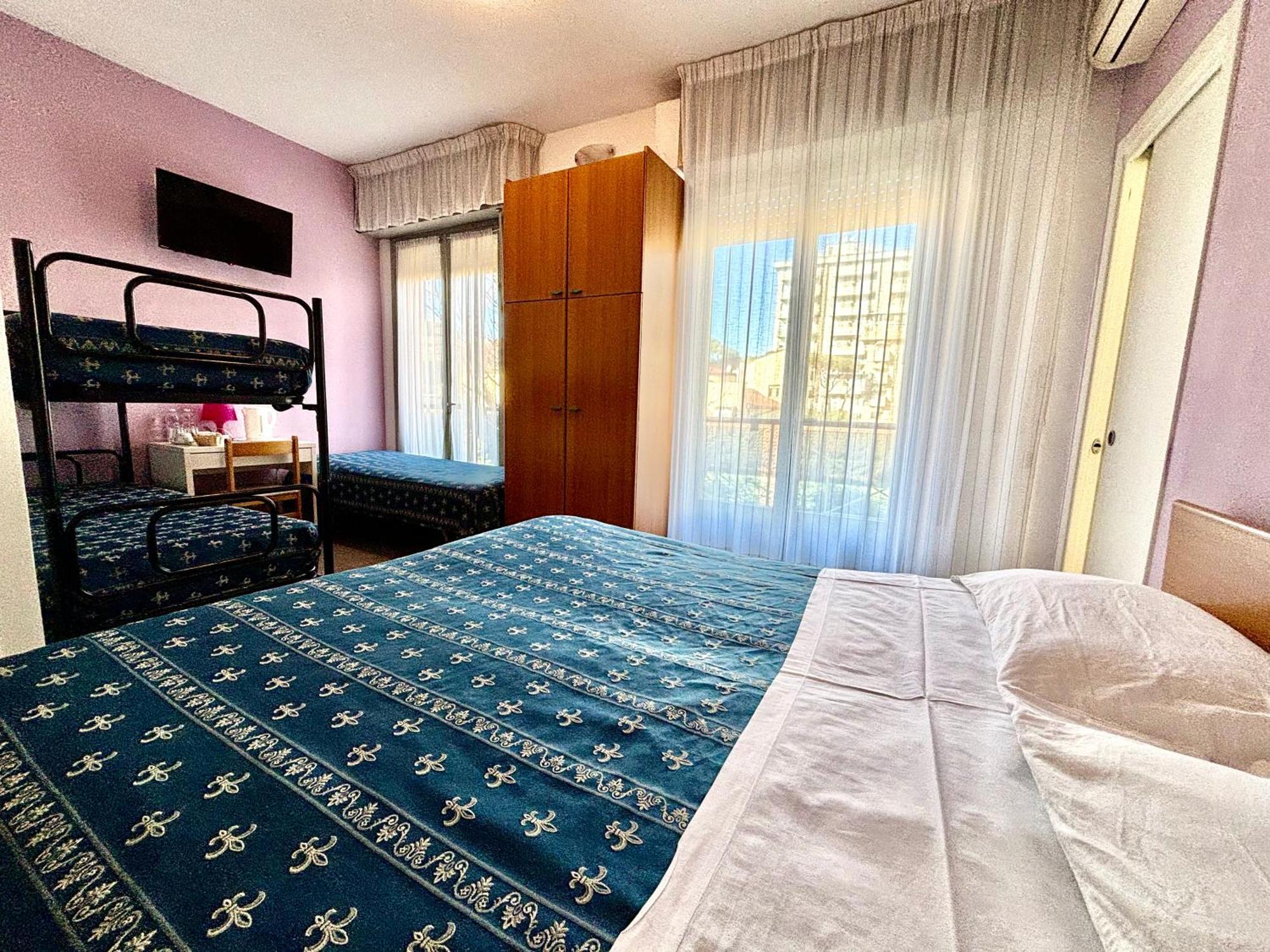 Hotel Iride Suite & Breakfast- Ideale Per Famiglie E Coppie Riccione Exterior foto