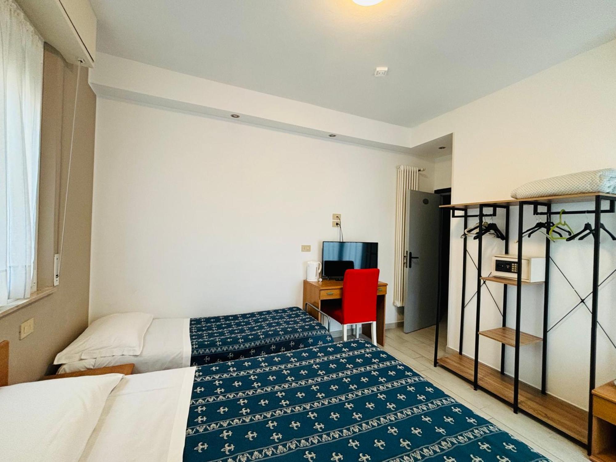 Hotel Iride Suite & Breakfast- Ideale Per Famiglie E Coppie Riccione Exterior foto