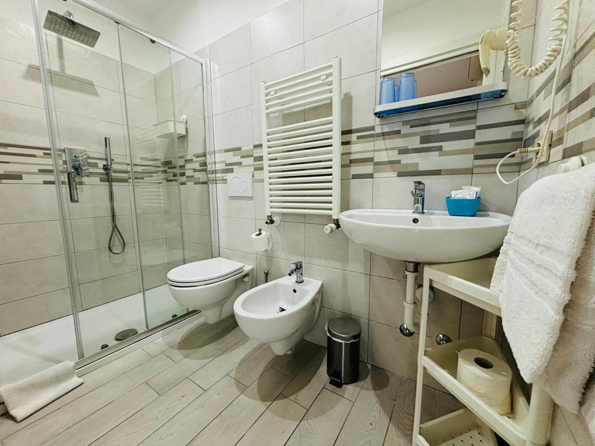 Hotel Iride Suite & Breakfast- Ideale Per Famiglie E Coppie Riccione Exterior foto