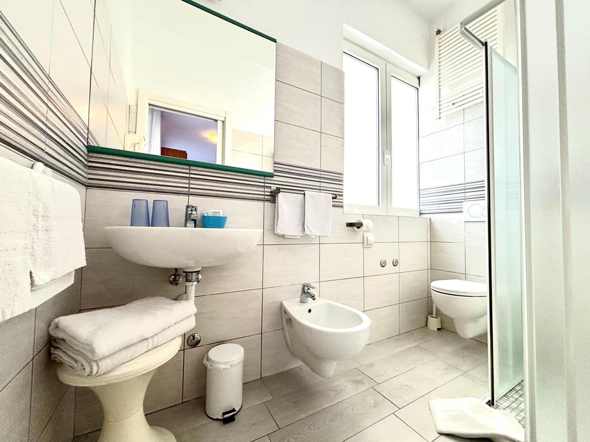 Hotel Iride Suite & Breakfast- Ideale Per Famiglie E Coppie Riccione Zimmer foto