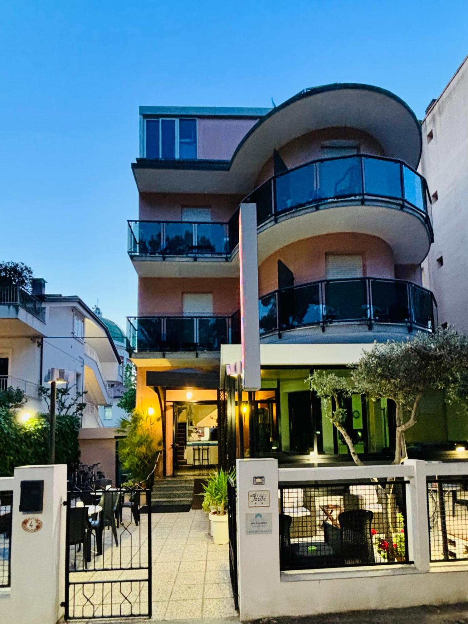Hotel Iride Suite & Breakfast- Ideale Per Famiglie E Coppie Riccione Exterior foto