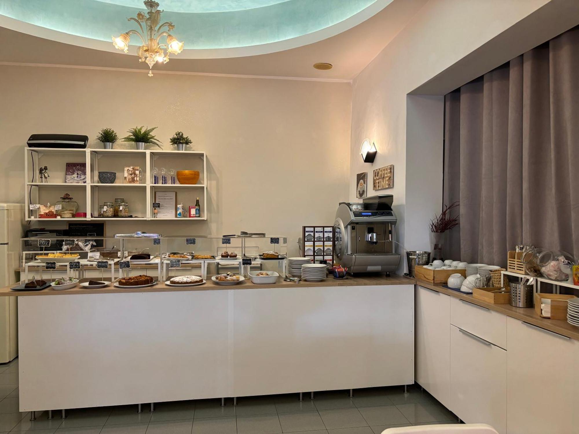 Hotel Iride Suite & Breakfast- Ideale Per Famiglie E Coppie Riccione Exterior foto