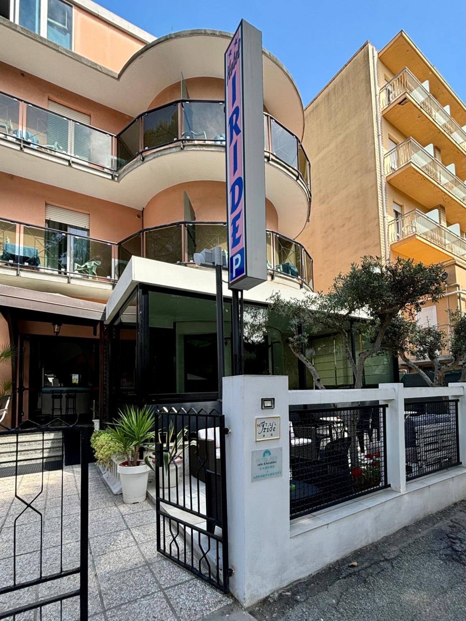 Hotel Iride Suite & Breakfast- Ideale Per Famiglie E Coppie Riccione Exterior foto