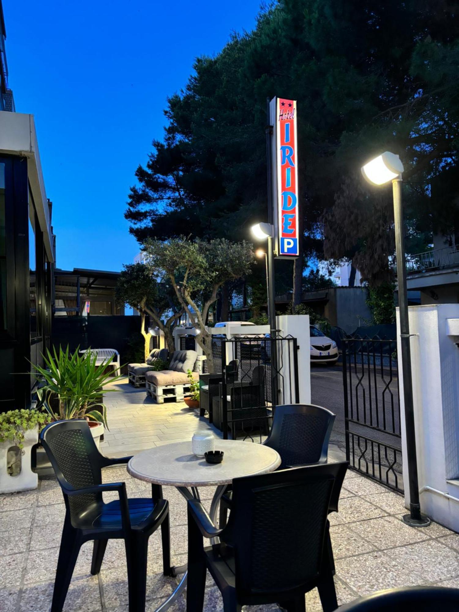 Hotel Iride Suite & Breakfast- Ideale Per Famiglie E Coppie Riccione Exterior foto