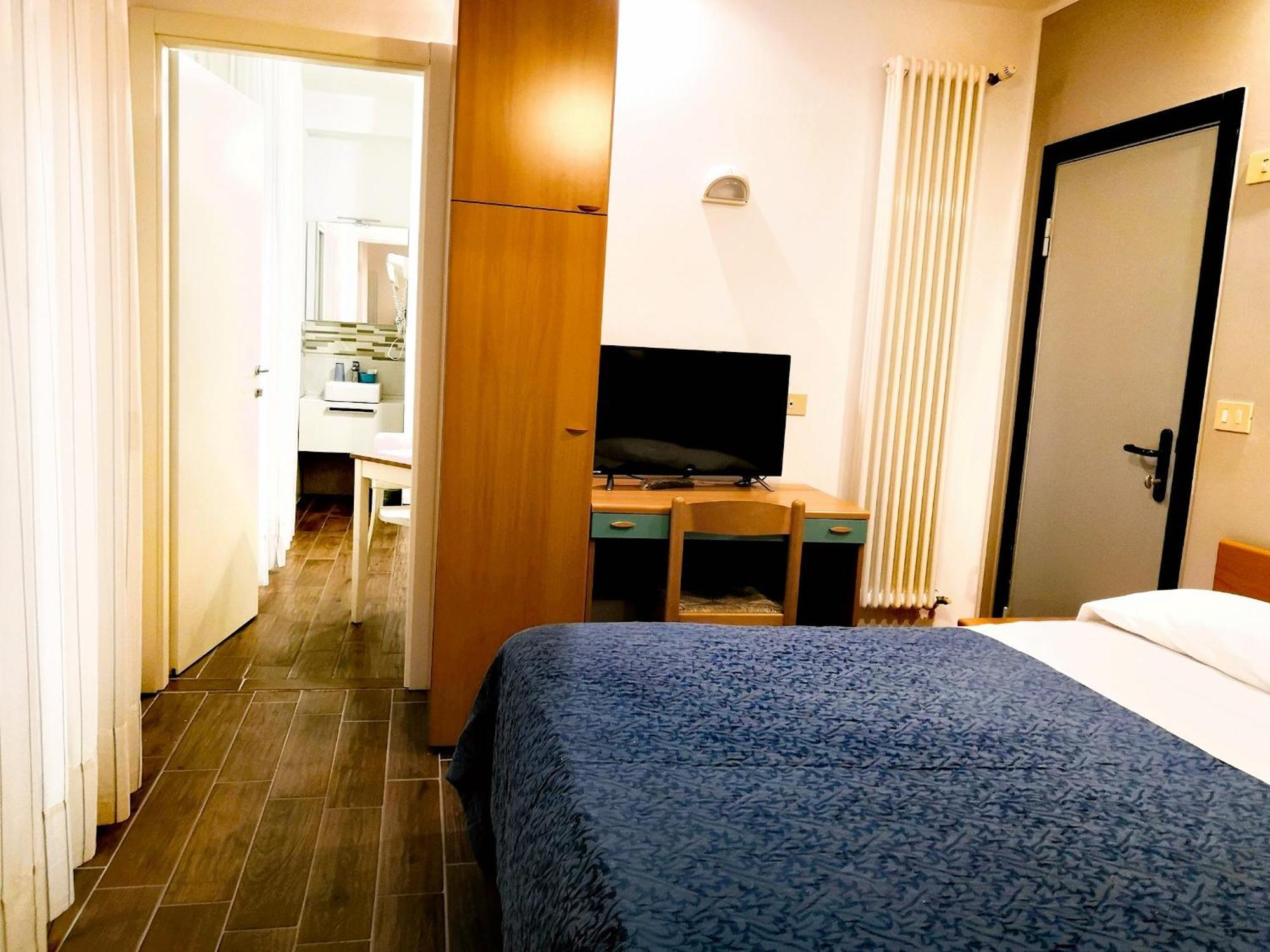 Hotel Iride Suite & Breakfast- Ideale Per Famiglie E Coppie Riccione Exterior foto