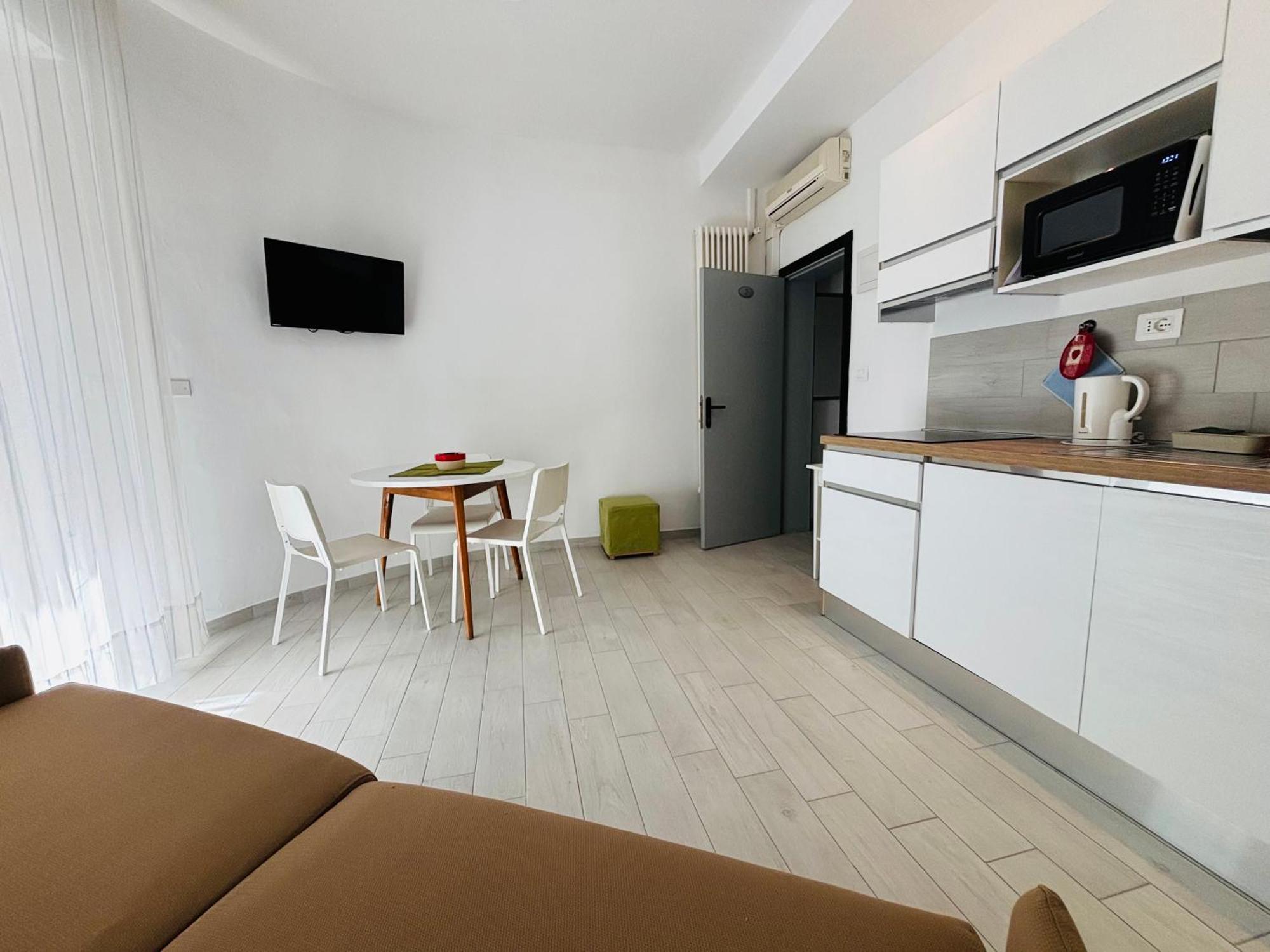Hotel Iride Suite & Breakfast- Ideale Per Famiglie E Coppie Riccione Exterior foto