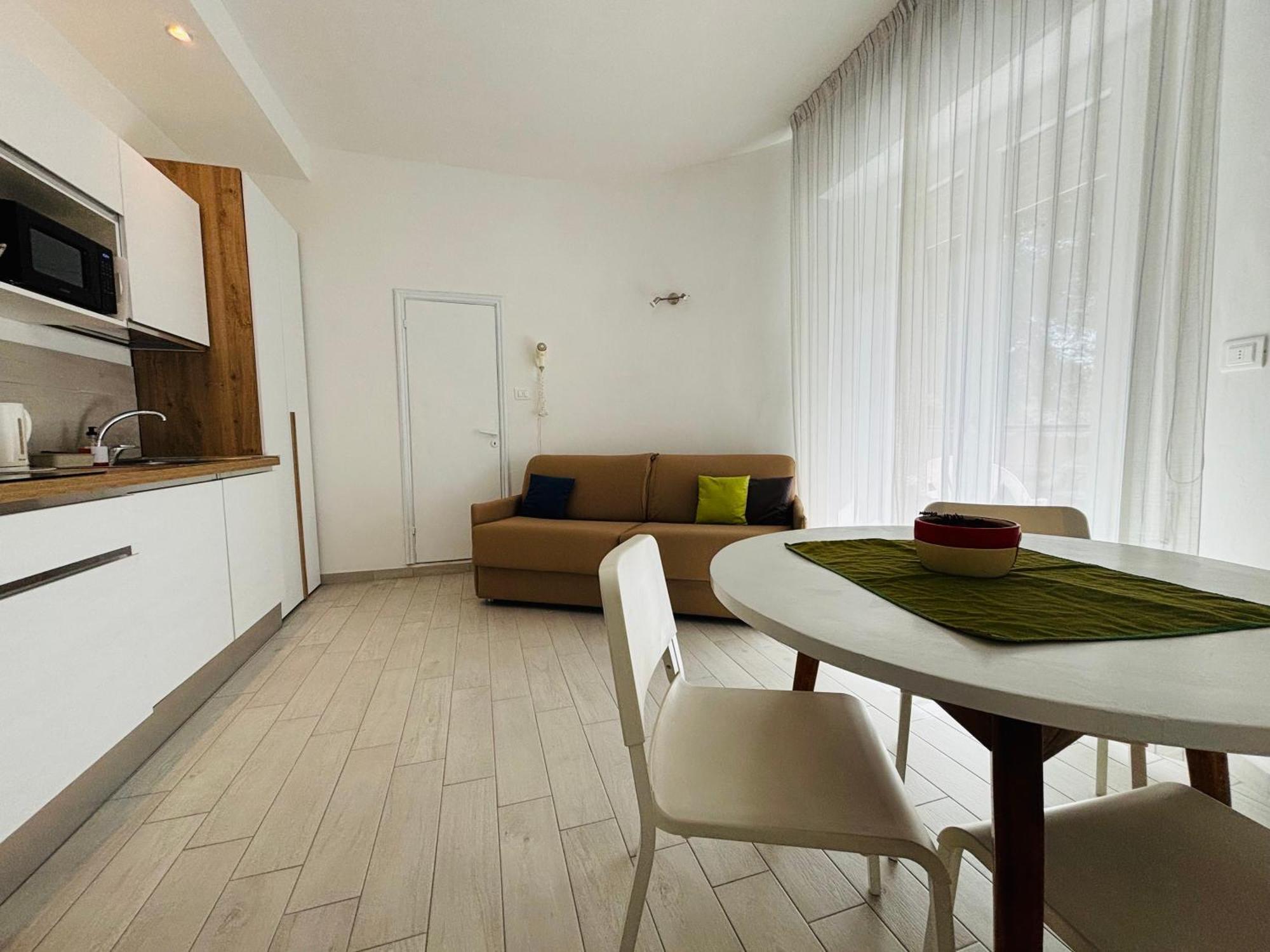 Hotel Iride Suite & Breakfast- Ideale Per Famiglie E Coppie Riccione Exterior foto