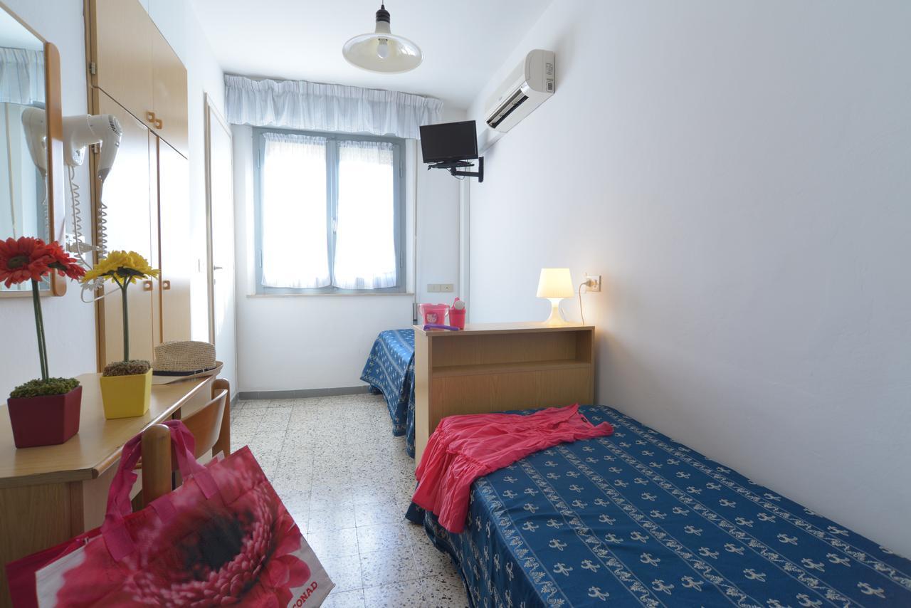 Hotel Iride Suite & Breakfast- Ideale Per Famiglie E Coppie Riccione Exterior foto